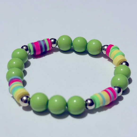 Shimmer and Shine: The Perfect Green Beaded Bracelet for Your Little One! - Picture 2 of 4